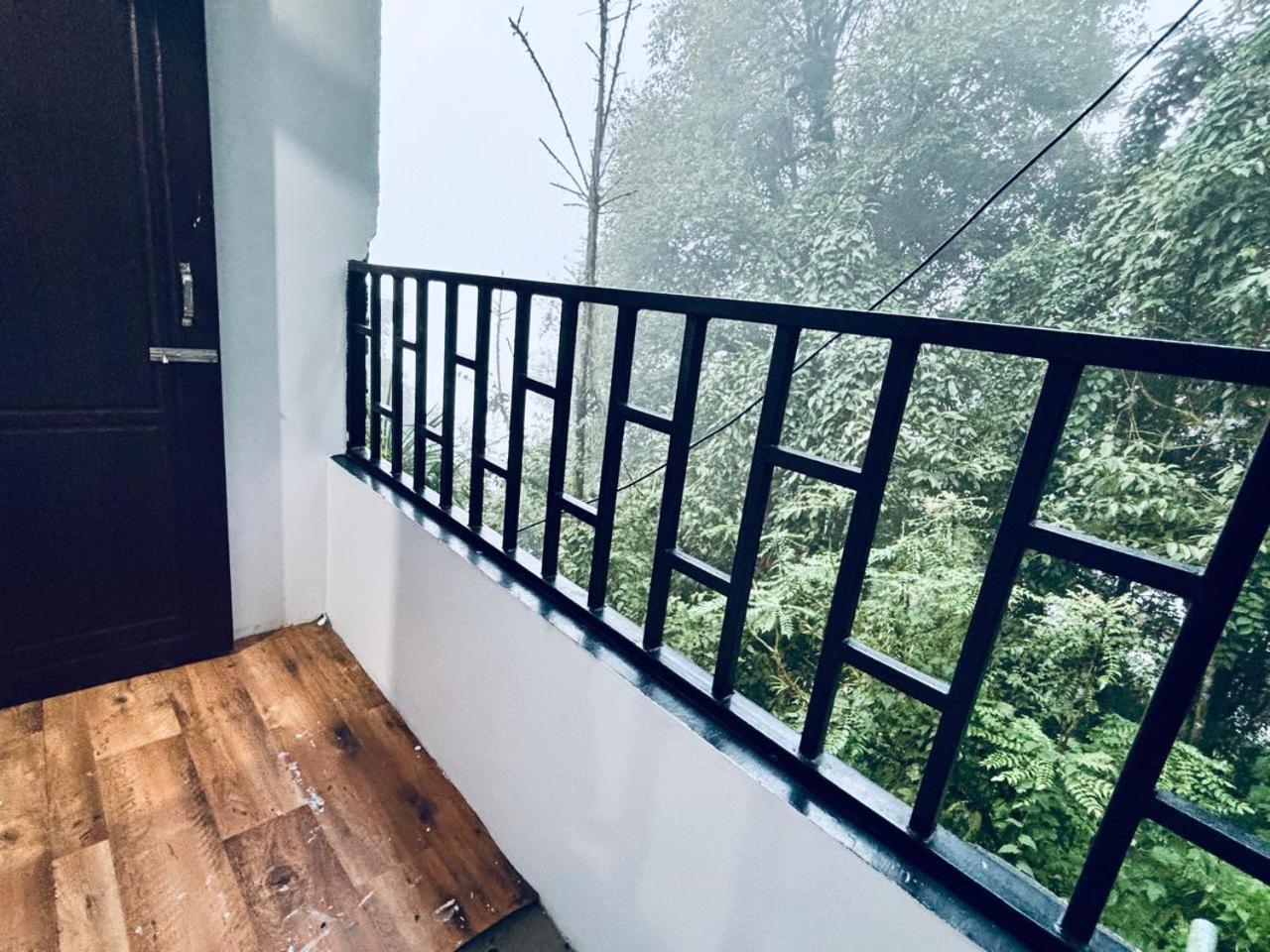 דרג'ילינג Forest Lodge - 80 Mts From Mall Road מראה חיצוני תמונה