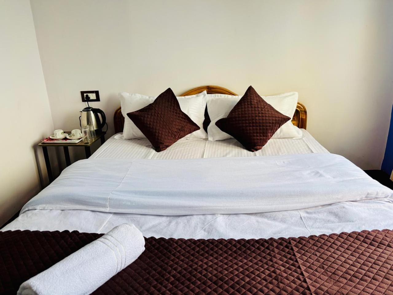 דרג'ילינג Forest Lodge - 80 Mts From Mall Road מראה חיצוני תמונה