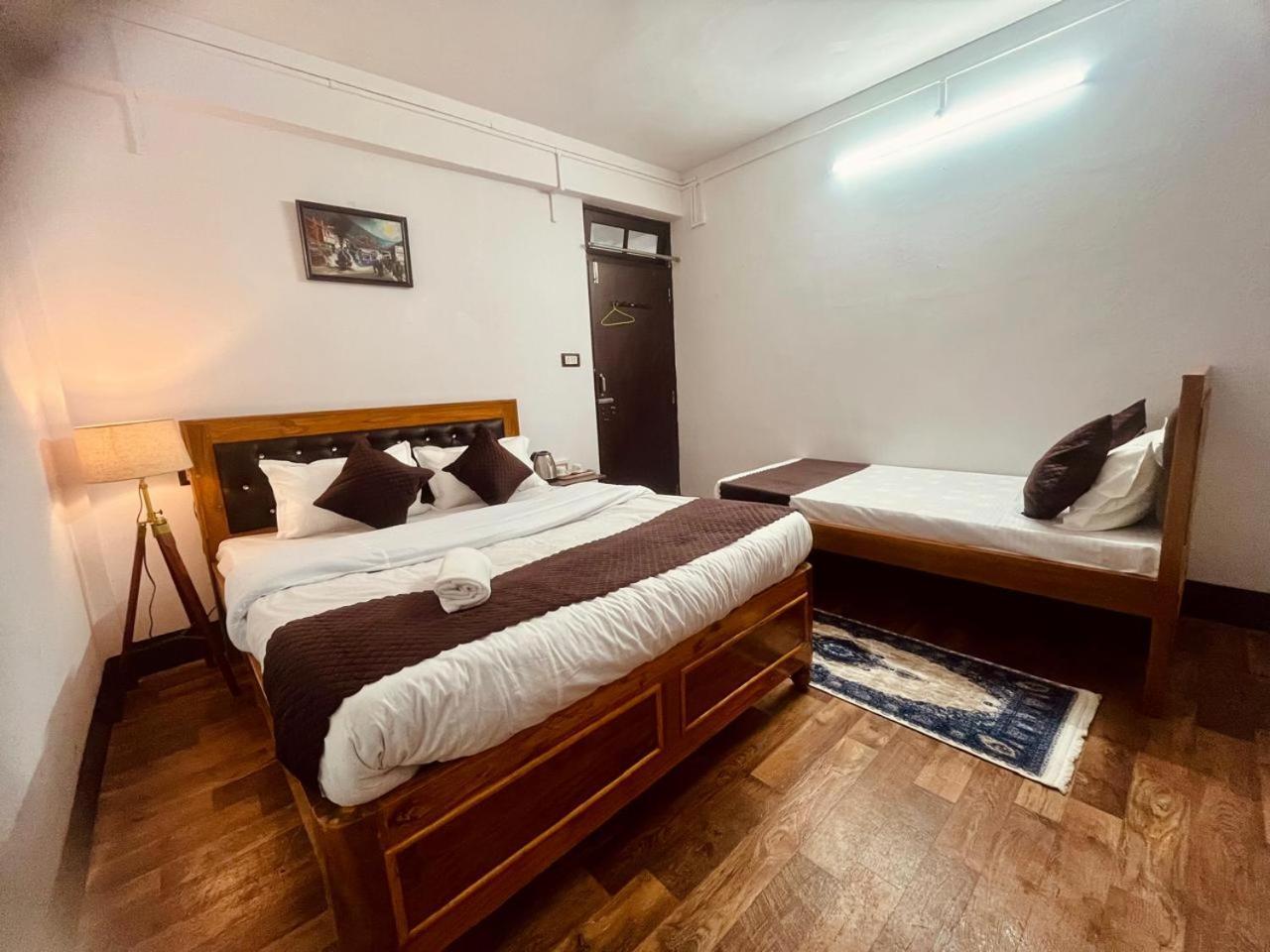 דרג'ילינג Forest Lodge - 80 Mts From Mall Road מראה חיצוני תמונה