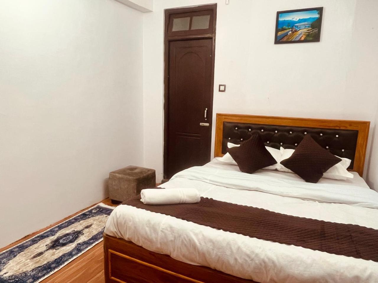 דרג'ילינג Forest Lodge - 80 Mts From Mall Road מראה חיצוני תמונה